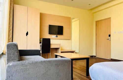 Chinar Park Hotel | Golden Square - Kolkata Airport