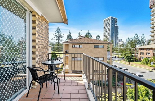 Broadbeach Apartment | Golden State of Mind Coastal Haven in Broadbeach