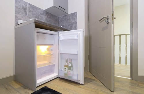 Latchmere Apartment | Golden Stays: Welcoming Studio by Battersea Park