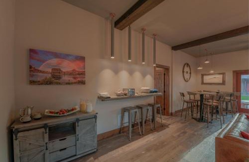 West Yellowstone Hotel | Golden Stone Inn