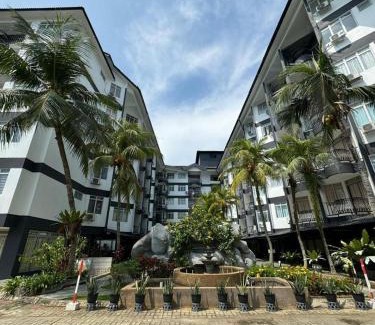 Bagan Pinang Apartment | Golden Straits Villas Beach Resort - Nomad Homestay