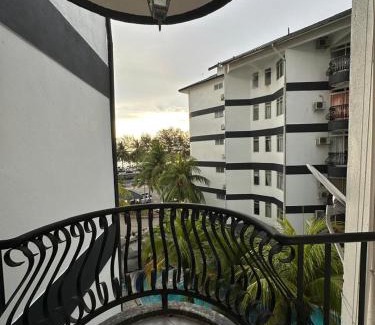 Bagan Pinang Apartment | Golden Straits Villas Beach Resort - Nomad Homestay