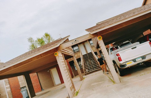 Lawton Apartment | Golden Sunflower's Apartment B1, nearby Fort Sill and highway 62