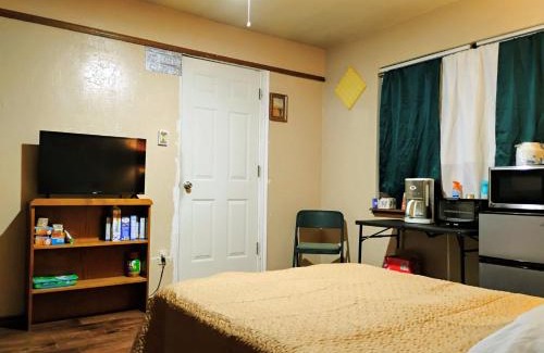 Lawton Apartment | Golden Sunflower's Apt D1