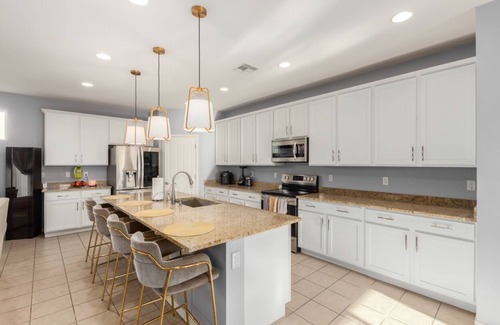 Laveen Village House | Golden Temple Getaway 5bd/2.5bth house with WiFi/Exercise Room Family Friendly