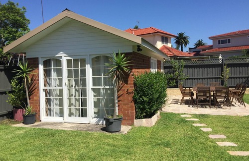 North Manly House | 'Golden Triangle' location. Perfect if renovating, moving or on extended stay