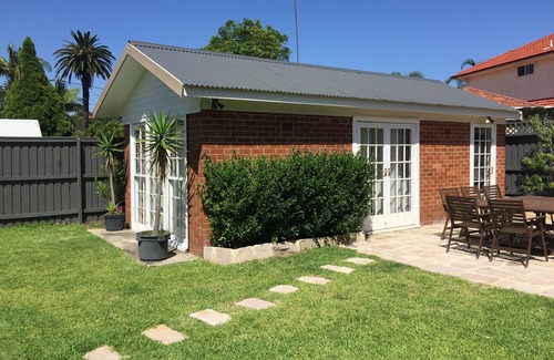 North Manly House | 'Golden Triangle' location. Perfect if renovating, moving or on extended stay