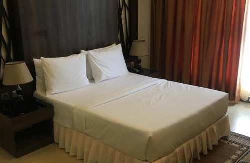 Enugwu Ukwu Hotel | Golden Tulip Agulu Lake