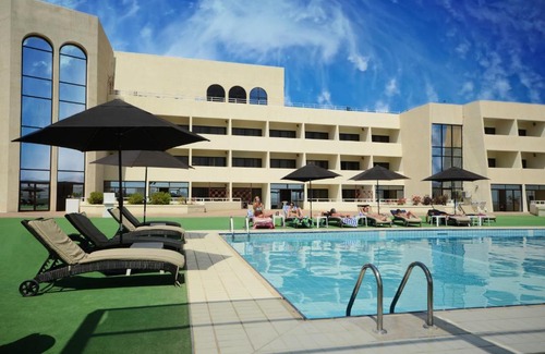 Muscat Hotel | Golden Tulip Seeb Muscat