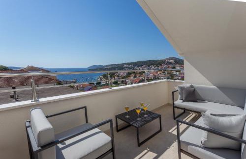 Krizna luka Apartment | Golden View Penthouse