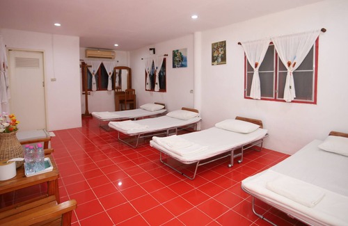Suan Phueng Hotel | Golden View Resort