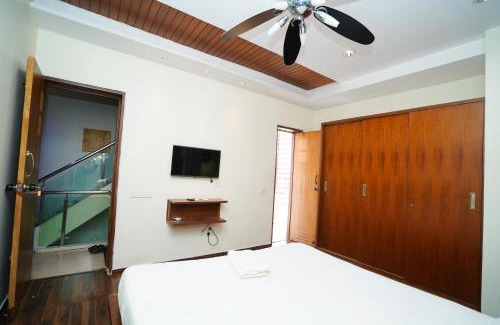 Tirupati House | Golden villa A luxury HomeStay - Near To Bhudevi Complex TTD Ticket Counter Alipiri