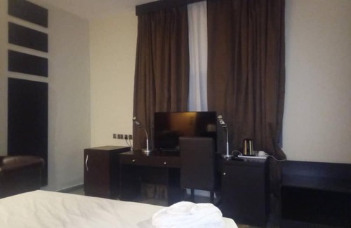 Owerri Hotel | GOLDENTULIP ESSENTIALS OWERRI
