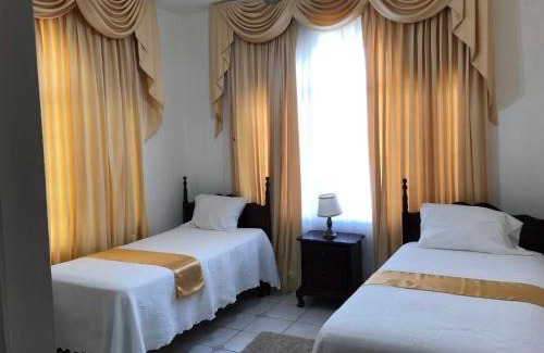 Tower Isle House | GoldenView Guesthouse Ocho Rios