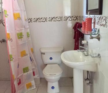 Tower Isle House | GoldenView Guesthouse Ocho Rios