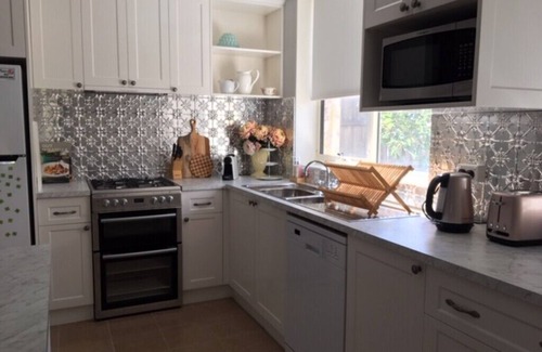 Shipwreck Coast Cottage | Goldicott stables are set in a large garden