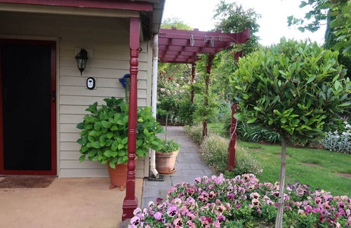 Shipwreck Coast Cottage | Goldicott stables are set in a large garden