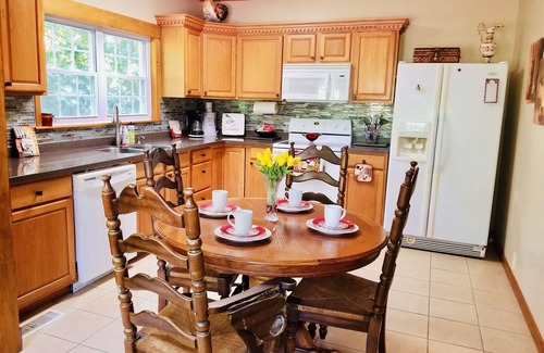 Fort Payne House | Goldie Locks Approved ~ Walking Distance to Downtown Fort Payne AL.