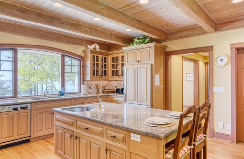 Greenbank House | Goldilocks by AvantStay | Luxury Waterfront Home
