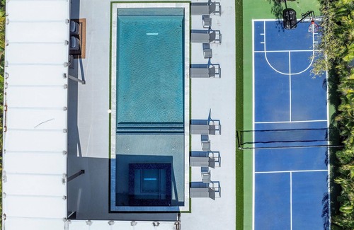 Golden Glades House | GoldLuxe with Outdoor Paradise