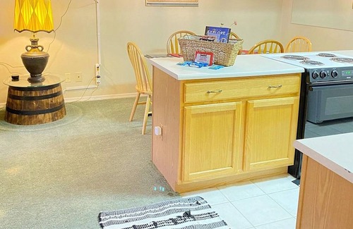 Apache Junction Condo | Goldminers Getaway, History & Modern Amenities Near the Superstition Mountains!