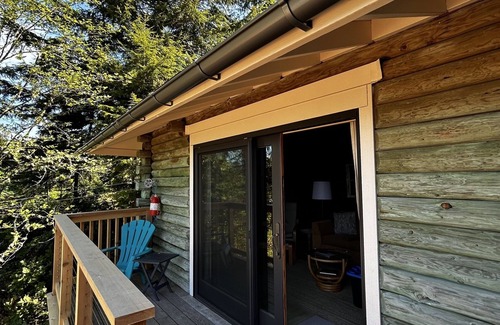 Tofino Cabin | Golds Cottage Private, Ocean Views, Close to Town