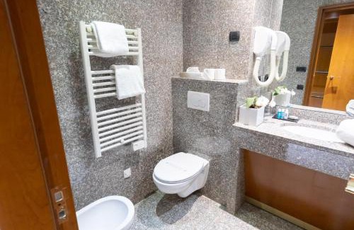 Nice City Centre Hotel | Goldstar Apartments & Suites