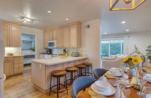 Goleta House | Goleta Getaway by AvantStay | Private Backyard, 1.5mi to the Beach!