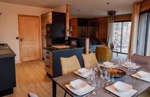 Le Chambon-sur-Lignon House | Golf, Bain à Remous, Piscine et Activités Ludiques : Lodge de Luxe pour 4 Adultes + 2 Enfants - FR-1-582-368