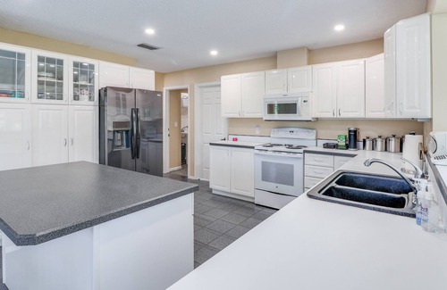 Fairgreen House | Golf & Beach Oasis - Pet-Friendly Pool House