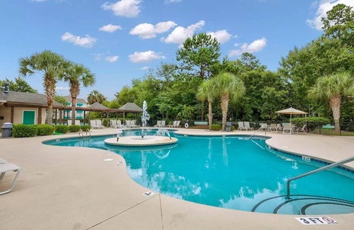 Vaught Condo | Golf Cart - Boho Beach Condo -Mins to BEACH