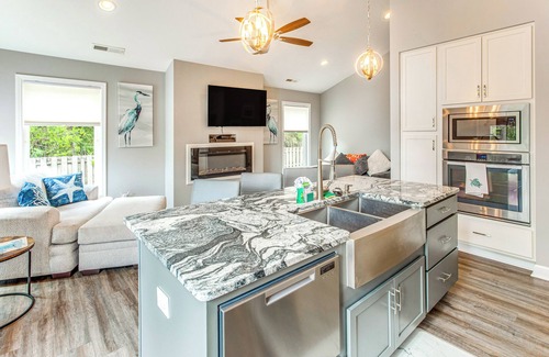 Little River Cottage | Golf Cart Included: Little River Cottage w/Deck!
