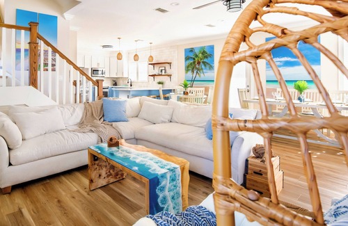 Emerald Waters Village House | Golf Cart Included! Pvt Beach Access | Hot tub