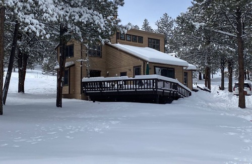Angel Fire House | Golf Course and Mountain View All-In-One-minutes from the Resort