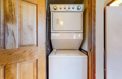 Woodstock Condo | Golf-course condo with WiFI, W/D, deck, pools, hot tub, tennis, & game room