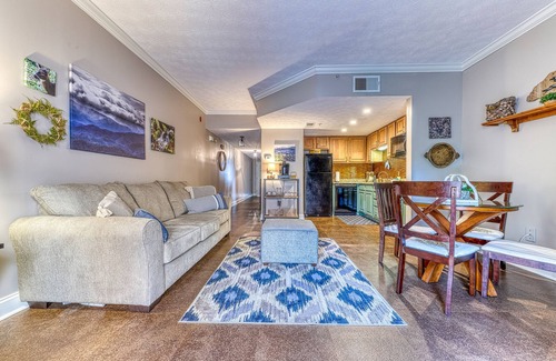 Pigeon Forge Apartment | Golf Course condo w/Free Attraction Tickets, fireplace, sauna, W/D & pool
