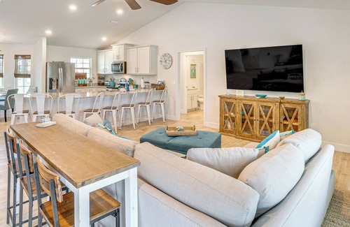 Oakland Hills House | Golf Course-Facing Poolside Oasis in Rotunda West!
