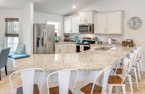 Oakland Hills House | Golf Course-Facing Poolside Oasis in Rotunda West!