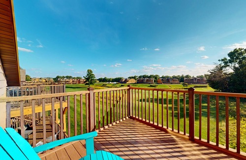 Dellwood Apartment | Golf course-front condo with pool, hot tub, dock, tennis, golf, & private beach