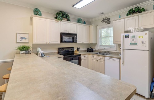 Central Myrtle Beach Condo | Golf Course Getaway w/Pool Access in Myrtle Beach