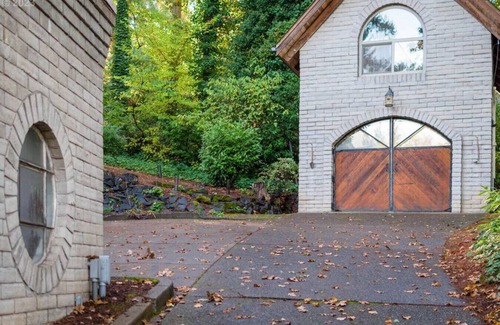 Amazon House | Golf Course Guest house
