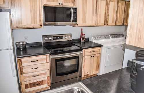 Osage Beach House | Golf course Margaritaville resort area! Pet friendly