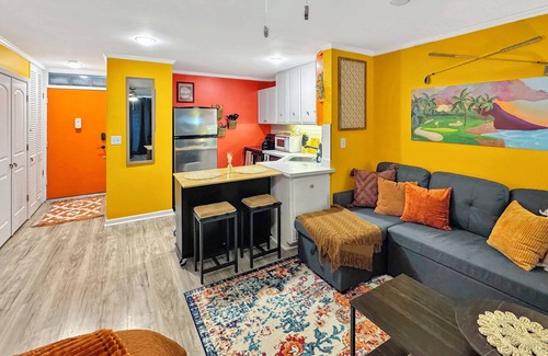 Diamondhead Condo | Golf Course-Swimming Pool-Sleeps 4!