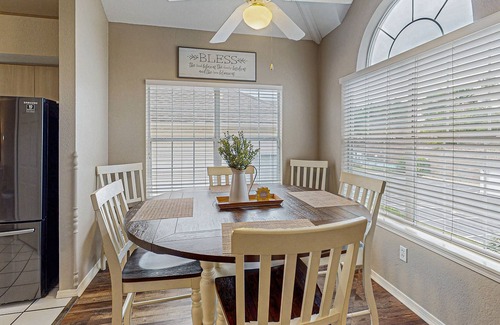 Branson Condo | Golf course view condo with sunroom, washer/dryer & pool