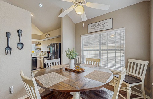 Branson Condo | Golf course view condo with sunroom, washer/dryer & pool