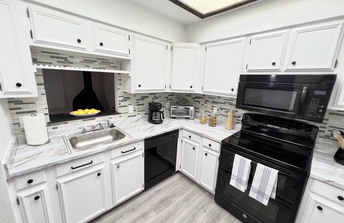 Point Venture House | Golf Course View Newly Remodeled Townhome
