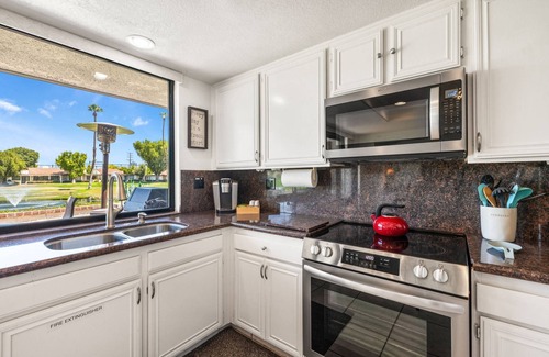 Rancho Mirage Condo | Golf Course Views, Pool, Spa, Dine Al Fresco