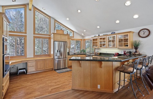 Sunriver House | Golf Course Views, Hot Tub, SHARC Passes, Perfect for a Family Getaway