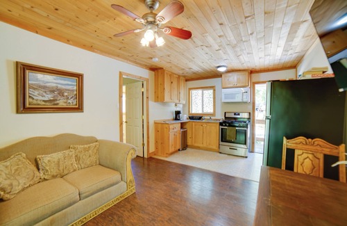 Middletown Cottage | Golf & Hike: Cobb Mountain Cabin in Scenic Forest!