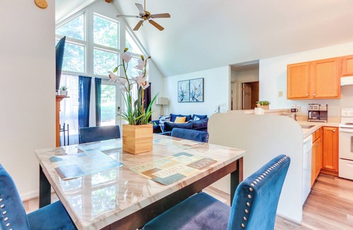 The Woods House | Golf + Hike: Home w/Resort Perks in Hedgesville